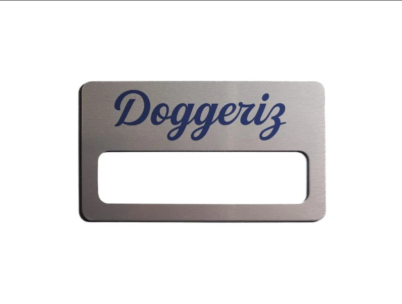 Металеві бейджі для персоналу дайнеру «Doggeriz»