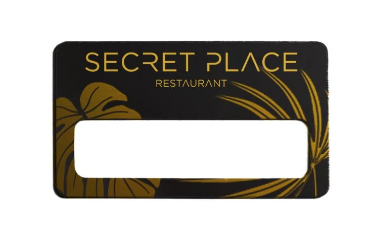 Золоті бейджі з листям монстери для «Secret Place Restaurant»